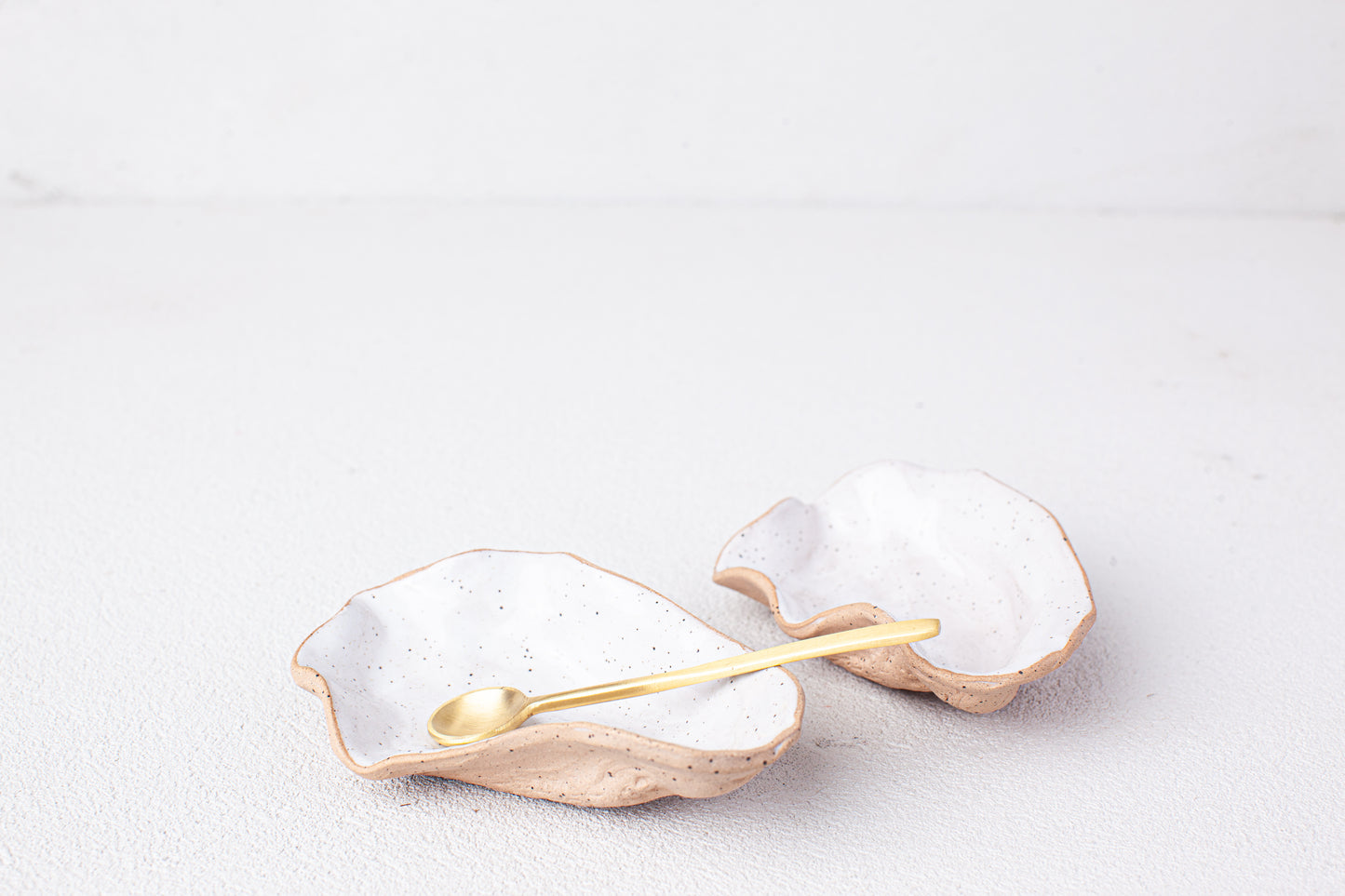 Narrow Stoneware Oyster