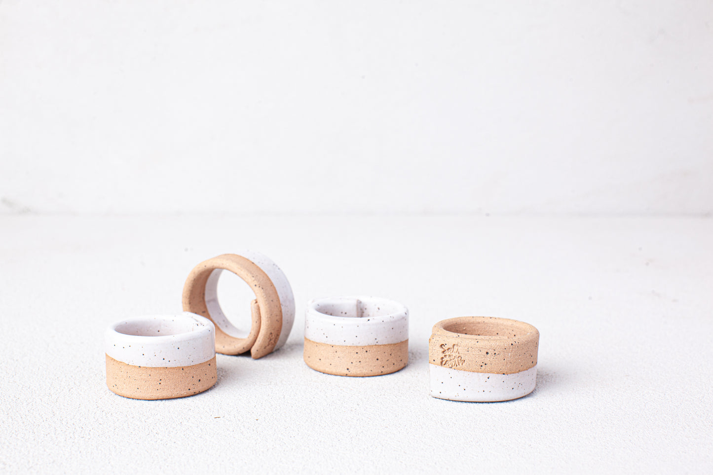 White Napkins + Napkin Rings Gift Set