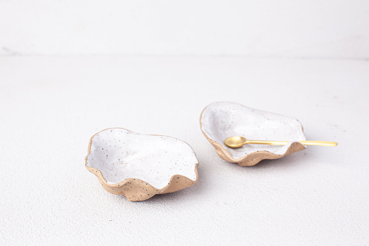 Wide Stoneware Oyster